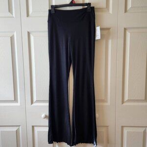 No Boundaries Women's Black Rib Flare Pants M (7-9)